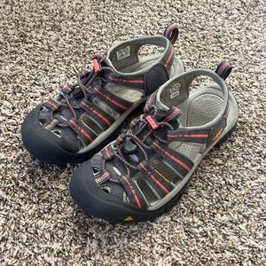 Keens womens sandals water shoes